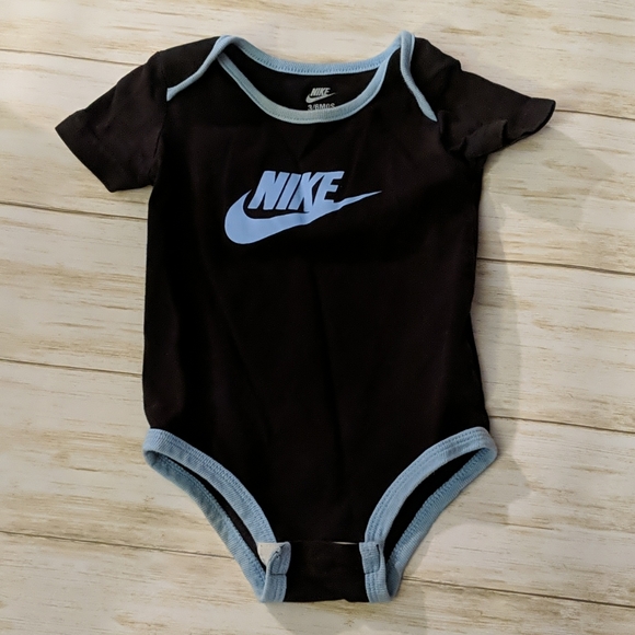 3 - 6 M boys lot of clothes - Picture 3 of 6